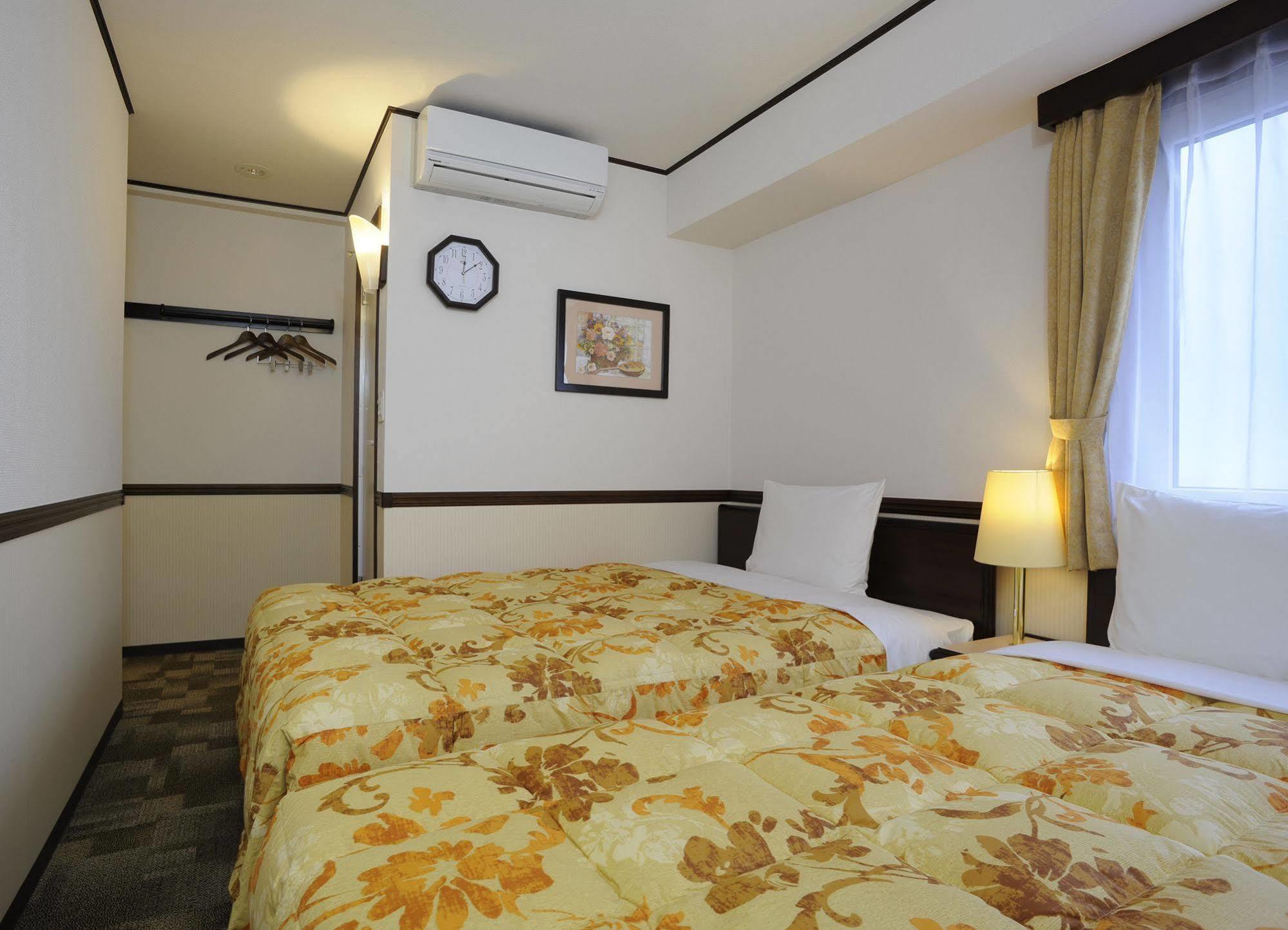Toyoko Inn Kofu-Eki Minami-Guchi No.1 Екстер'єр фото