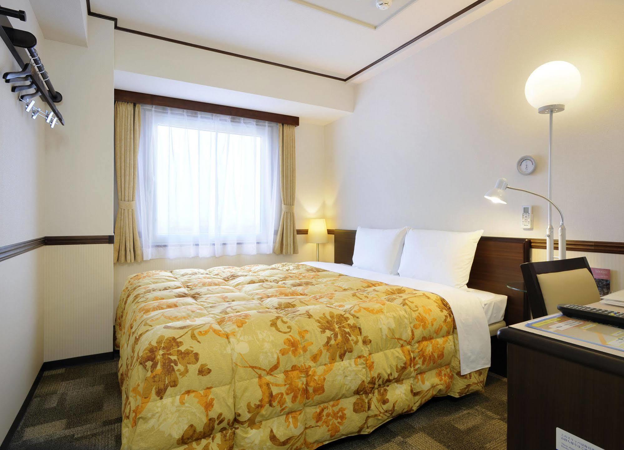 Toyoko Inn Kofu-Eki Minami-Guchi No.1 Екстер'єр фото